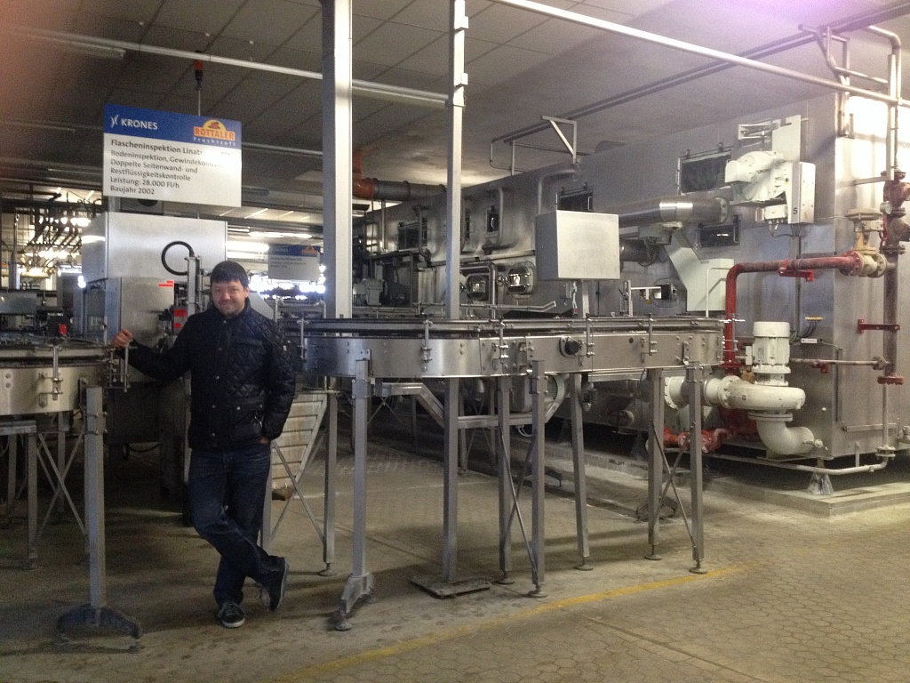 Евгений Ивкин на заводе по производству соков Rottaler Fruchtsaft в Баварии
